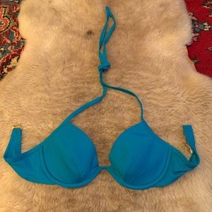 Victoria’s Secret bikini top 👙